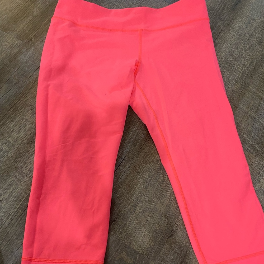 Under armor pink capris